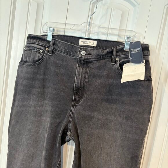 Abercrombie & Fitch Ultra High Rise 90’s Straight Black Jeans Size 33/16S - Picture 3 of 9